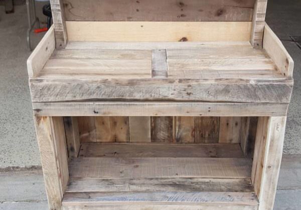 1001pallets.com-back-porch-gardeners-hutch