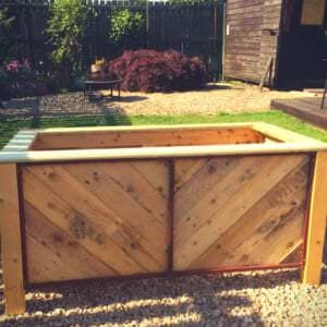 1001pallets.com-herringbone-style-pallet-planter-for-courtyard-or-patio-01