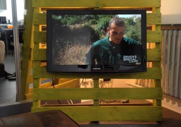 1001pallets.com-support-tv-industriel-en-palette