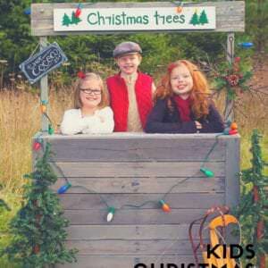 1001pallets.com-kids-christmas-tree-stand-01