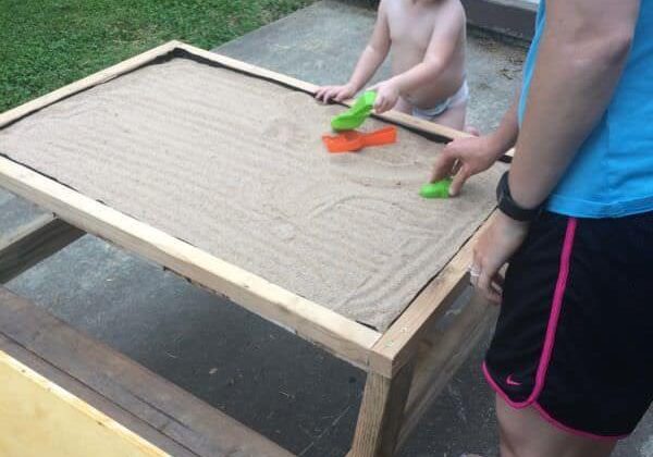 1001pallets.com-kids-sandbox-picnic-table2
