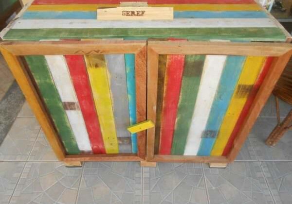 Kitchen-Cabinet-from-old-pallets
