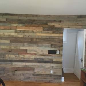 1001pallets.com-accent-wall-for-my-living-room
