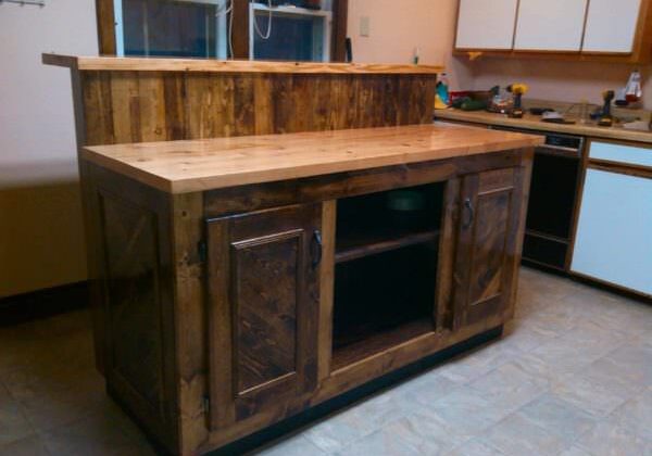 1001pallets.com-how-i-built-my-kitchen-island-out-of-pallet-wood