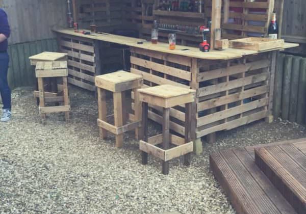 1001pallets.com-making-the-ultimate-garden-bar-using-pallets-01