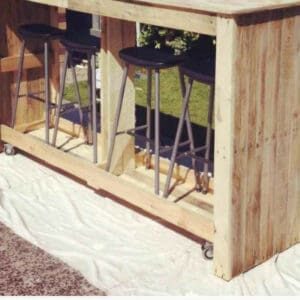 1001pallets.com-mobile-outdoor-bar-from-recycled-pallets-01