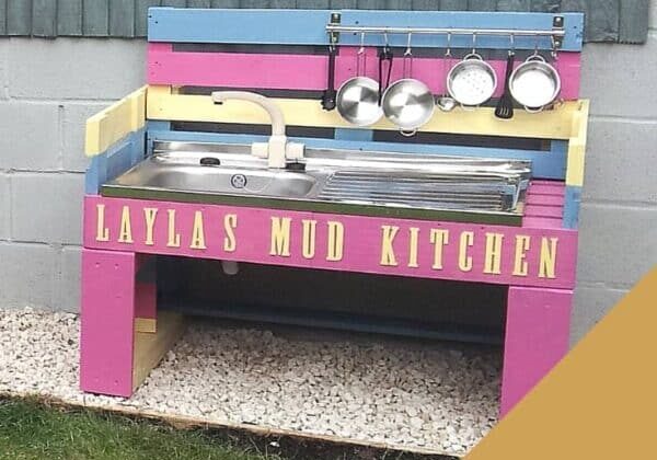 1001pallets.com-mud-kitchen-for-my-granddaughter