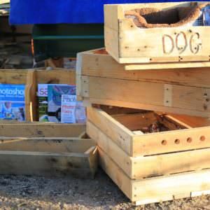 WOW - look at all the great things you can make quickly with pallets - crates, pet beds, planters & racks!