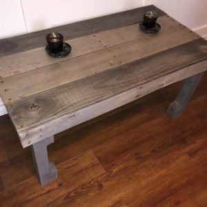 1001pallets.com-naturally-sun-bleached-wood-coffee-table