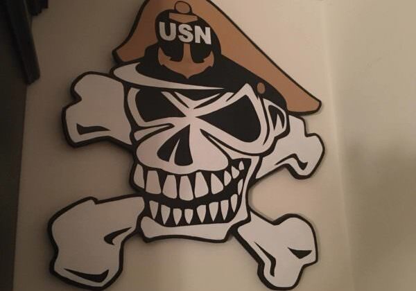 1001pallets.com-navy-chief-navy-pride-pallet-plaque-01