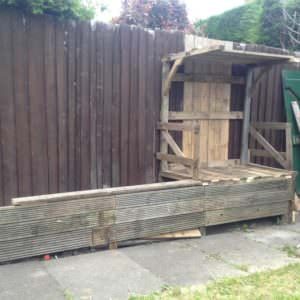 Outdoor Covered Pallet Bench