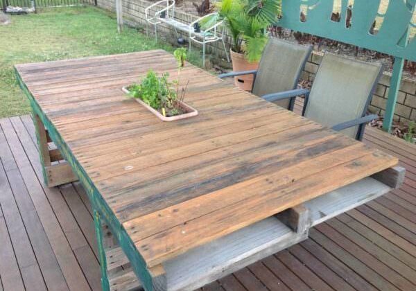 1001pallets.com-outdoor-timber-dining-table