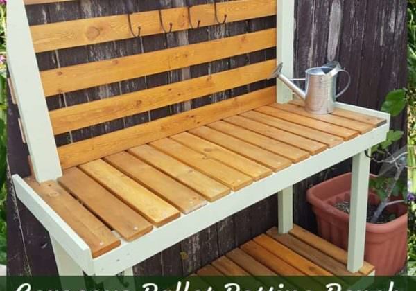 1001pallets.com-painted-pallet-potting-bench-for-gardening-chores-01