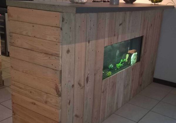 1001pallets.com-bar-aquarium1