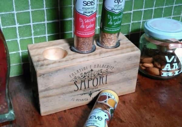 1001pallets.com-pallet-block-becomes-decorative-spice-bottle-holder-05