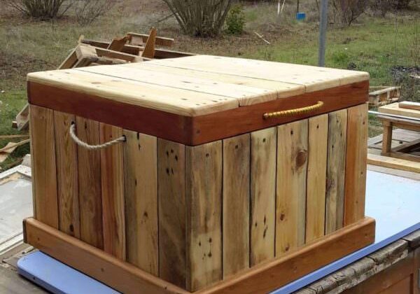 1001pallets.com-pallet-chestseat