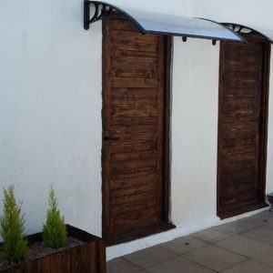 1001pallets.com-pallet-doors-and-matching-planters-box