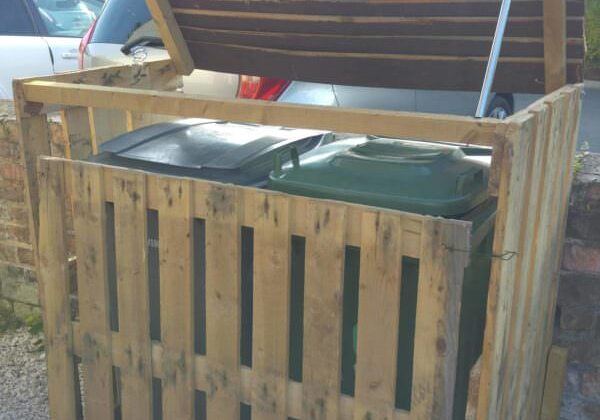 1001pallets.com-simple-wheelie-bin-cupboard3