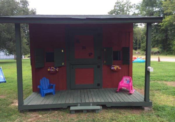 1001pallets.com-pallet-playhouse1