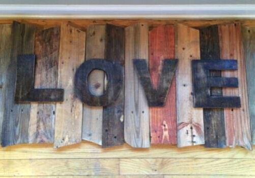 1001pallets.com-love-sign