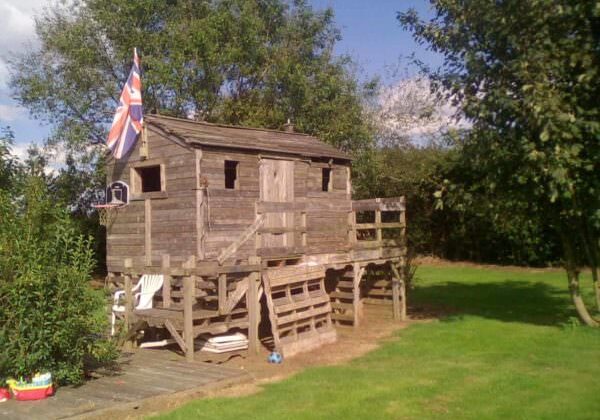 1001pallets.com-wooden-cabin