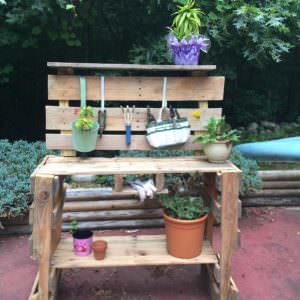 1001pallets.com-pallet-potting-table2