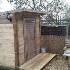 1001pallets.com-pallet-shed-and-bench