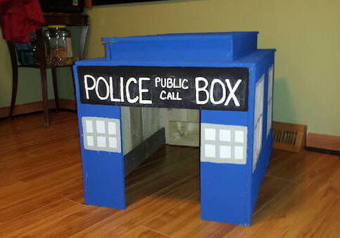 doctor-who-recycled-pallets-tardis-dog-house-11