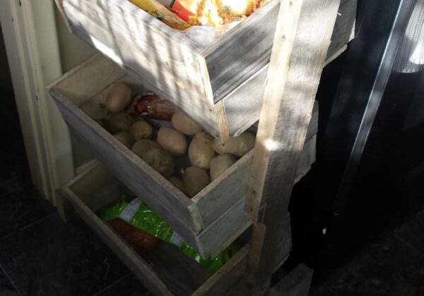 1001pallets.com-i-made-this-potatoonion-bin-from-a-single-pallet