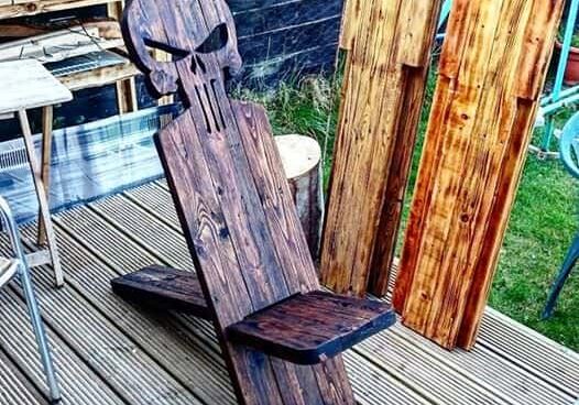 1001pallets.com-pallet-viking-chairs-for-the-manliest-man-caves-02