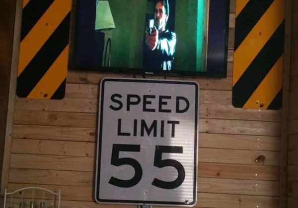 1001pallets.com-pallet-wall-and-entertainment-center