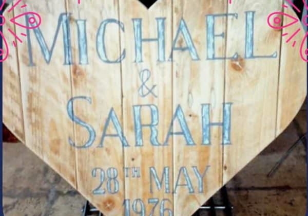 1001pallets.com-pallet-wood-heart-shaped-wall-art-save-the-date-02