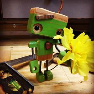 1001pallets.com-pallet-wood-robot-melts-valentines-day-hearts-01