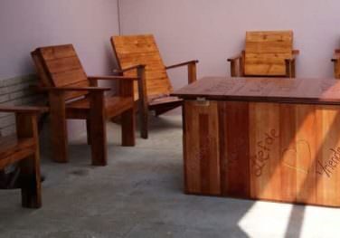 Party Perfect Pallet Patio Set Doubles As Pooch Palace