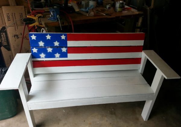 1001pallets.com-patriotic-flag-pallet-bench-01
