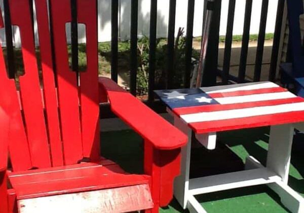 1001pallets.com-patriotic-adriondack-chairs-and-table
