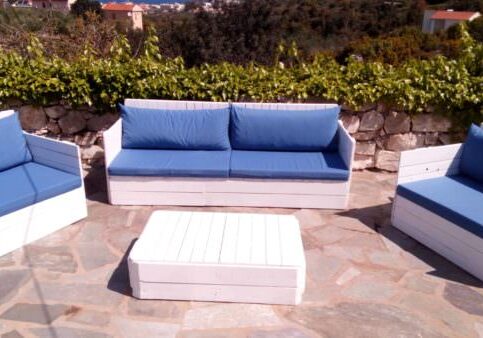 1001pallets.com-poolside-pallet-living-room-set-01