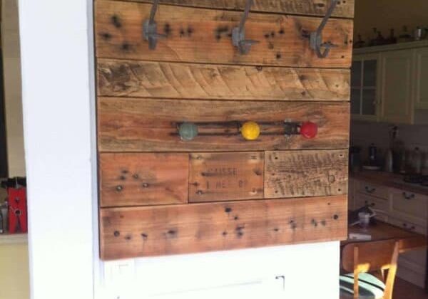 1001pallets.com-porte-manteaux-en-palette-pallet-coat-rack-600x803