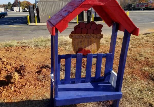 1001pallets.com-little-apple-barn-kids-bench-seating