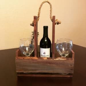 1001pallets.com-wine-holder-for-your-outdoor-picnic-or