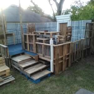 1001pallets.com-raised-pallet-wood-deck-dining-set-02