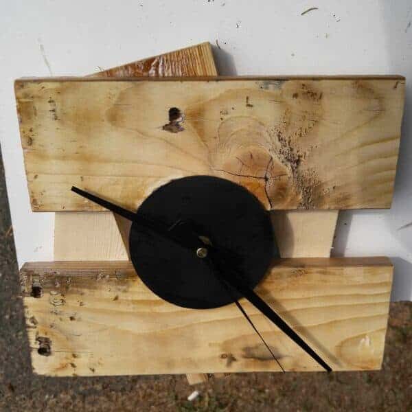 1001pallets.com-recycled-pallet-clock-2