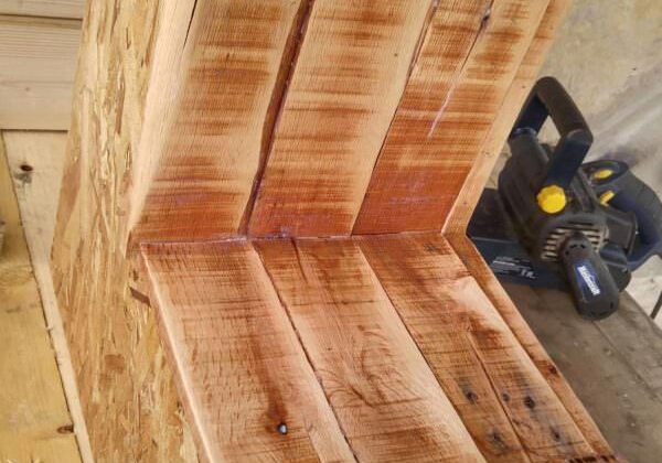 1001pallets.com-recyled-pallet-dog-steps-to-climb-onto-the-bed