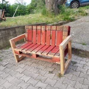 1001pallets.com-red-pallet-garden-bench-for-outdoor-relaxing-01