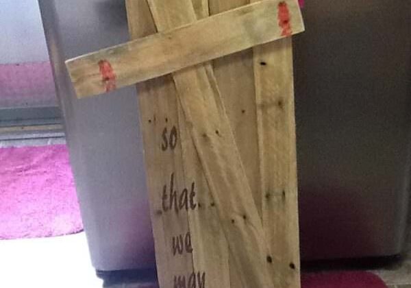 1001pallets.com-religious-wall-hanging