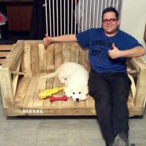 1001pallets.com-rolling-outdoor-pallet-dog-bench-your-dog-may-share-with-you-01