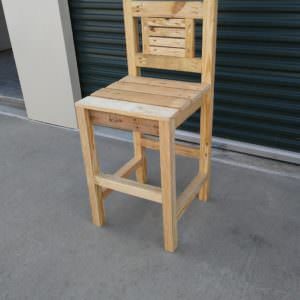 1001pallets.com-rustic-designed-pocket-hole-pallet-bar-stool-01