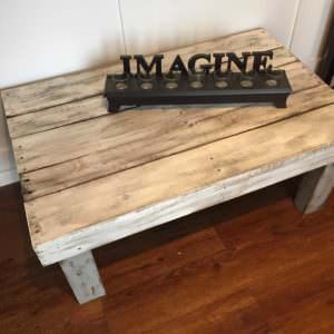 www.1001pallets.com-image-Rustic-painted-pallet-coffee-table