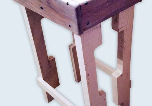 1001pallets.com-new-rustic-bar-stools-from-pallets1