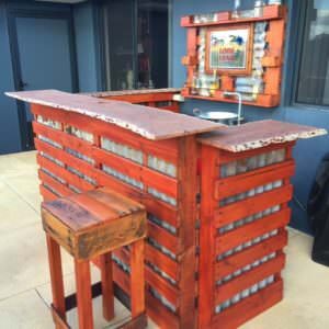 1001pallets.com-rustic-outdoor-bar-area-made-from-pallets-shipping-cratesrecycled-wood-and-old-tin